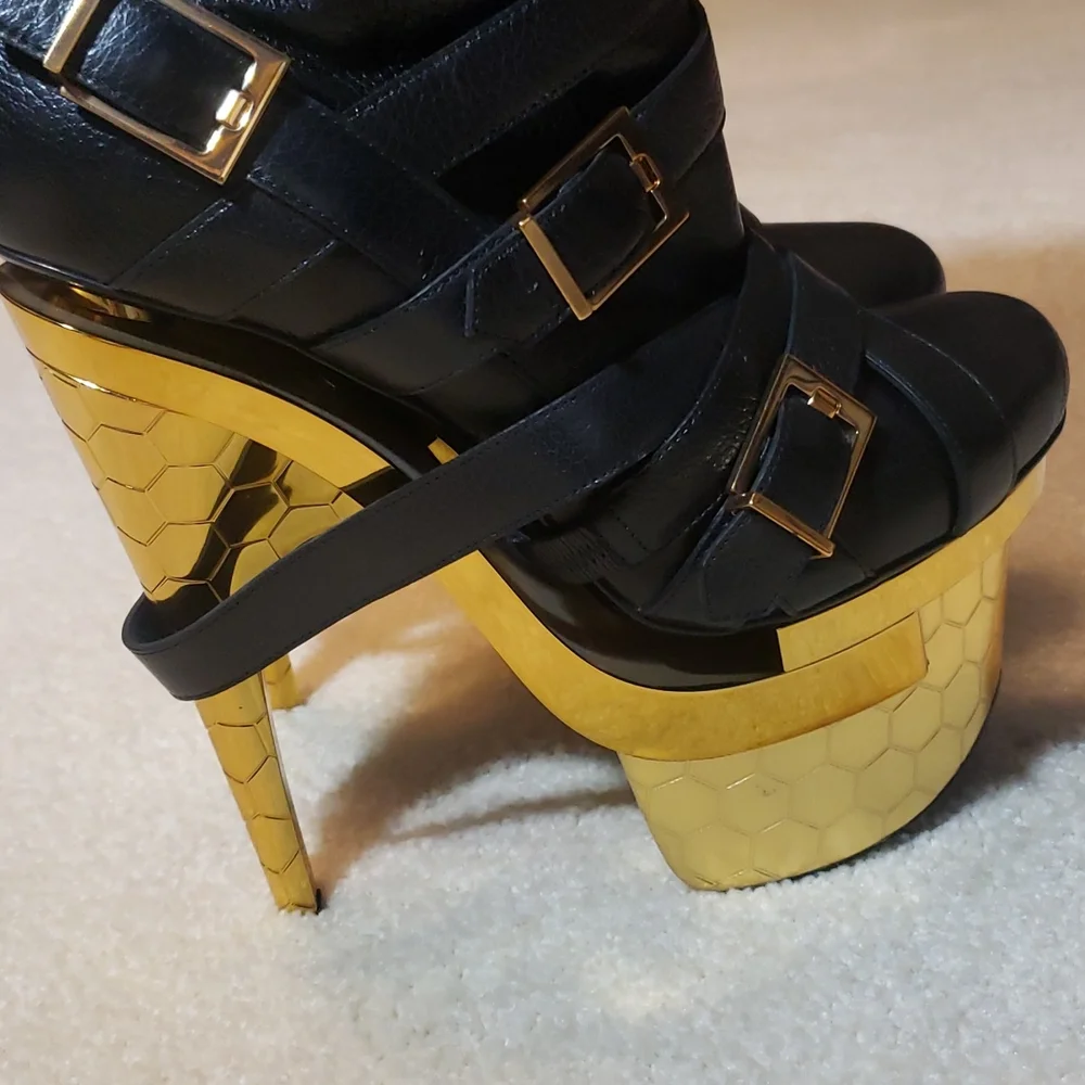 Versace size 39 color black leather 100% Authentic - Picture 7 of 17